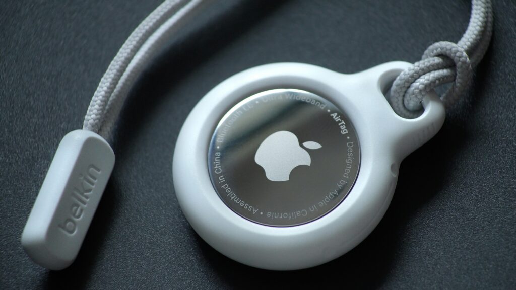 Use Apple AirTags on Luggage