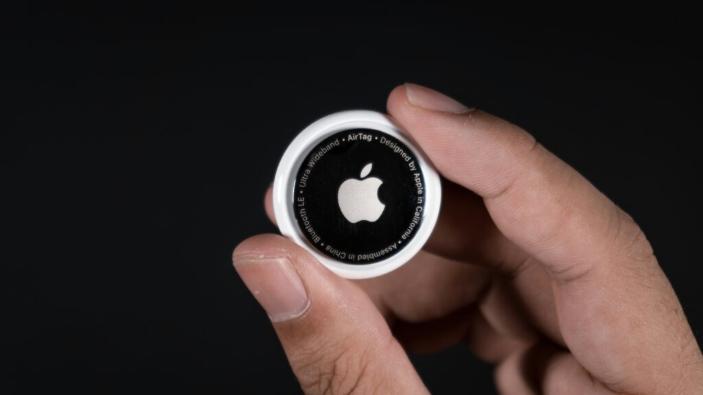 Use Apple AirTags on Luggage